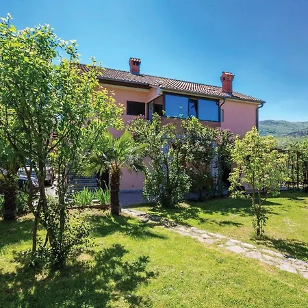 Apartament Lovely In *
